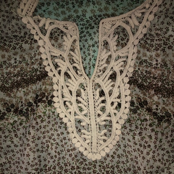 Cute blouse - Picture 5 of 5